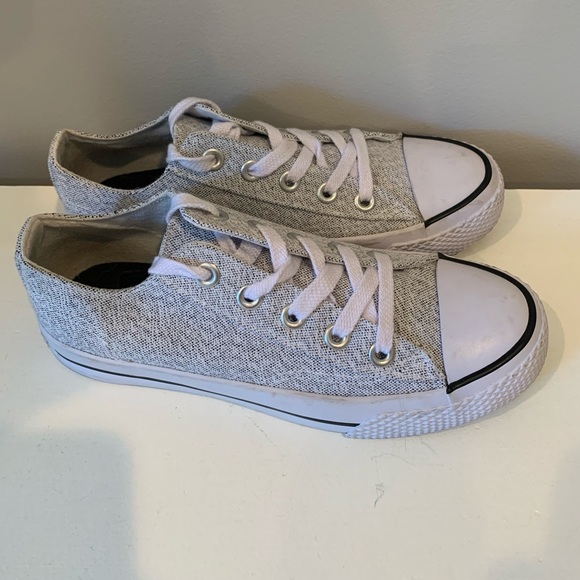 Airwalk Shoes - Picture 2 of 3